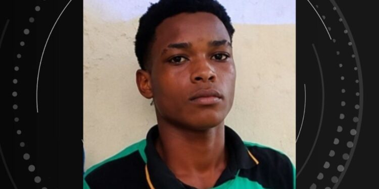 Adolescente que teve caixão atacado a tiros na Bahia morreu em ação policial
