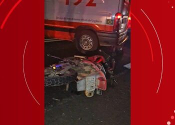 Acidente entre carro e motocicleta deixa uma pessoa ferida em rodovia da Bahia