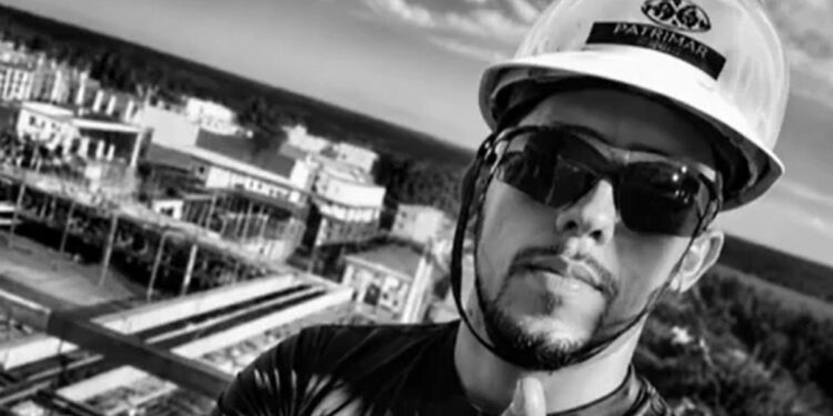 Homem morre após receber descarga elétrica enquanto fazia reparo em poste na Bahia; cinto manteve vítima presa à estrutura