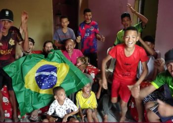 'Ronaldo', 'Riquelme': família com 14 filhos com nomes com letra 'R' por causa de ex-jogadores se prepara para a Copa