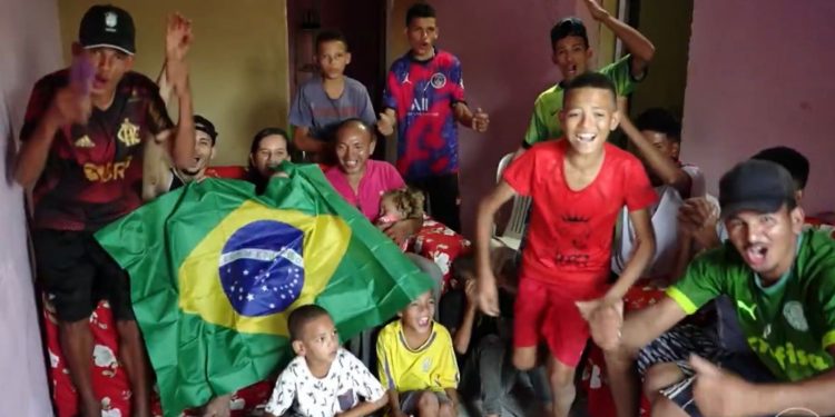 'Ronaldo', 'Riquelme': família com 14 filhos com nomes com letra 'R' por causa de ex-jogadores se prepara para a Copa